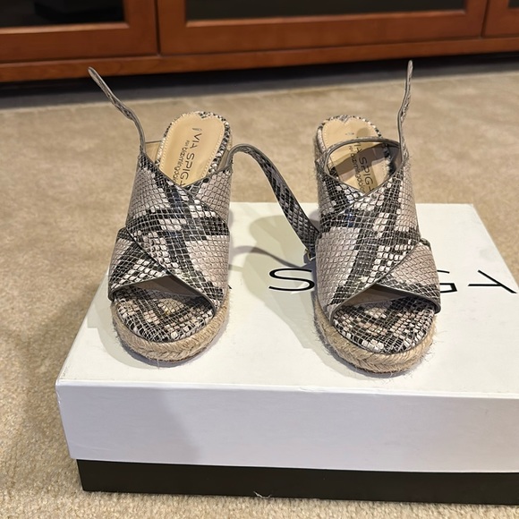 Cute Via Spiga espadrilles size 4 sandals. Lightly worn. - Picture 1 of 3